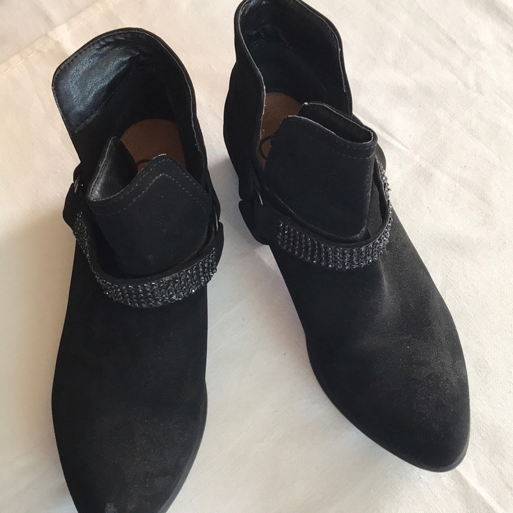 Women’s Daisy Fuentes Ankle Boots.